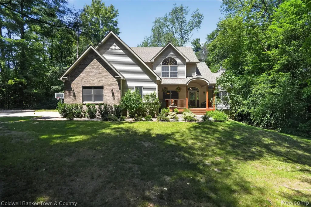 3217 Pineview Trail Genoa Township MI 48843
