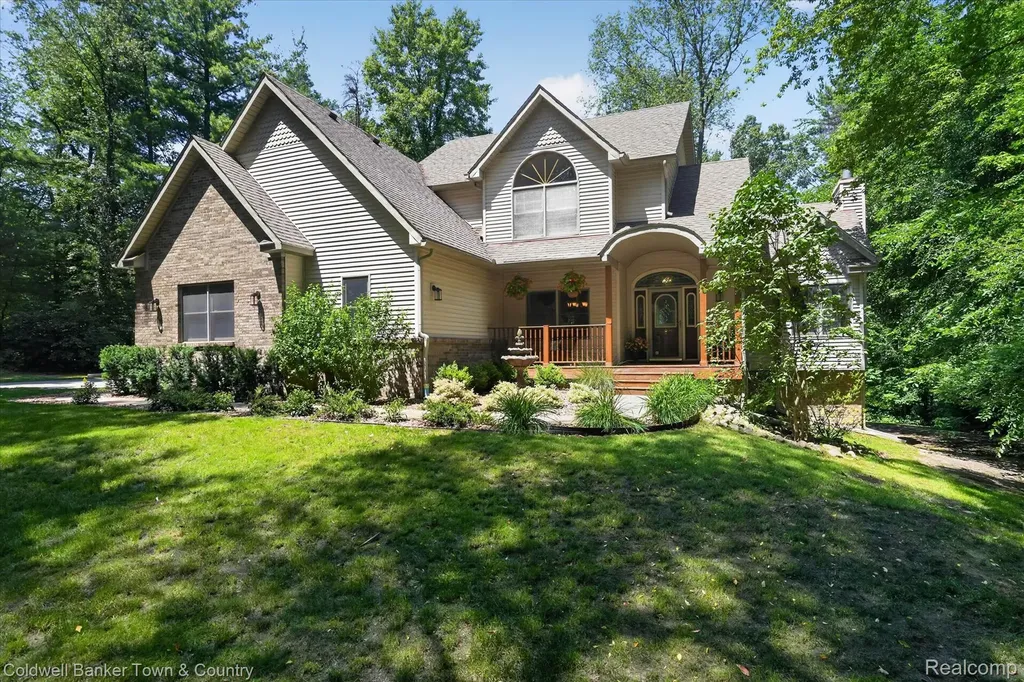 3217 Pineview Trail Genoa Township MI 48843