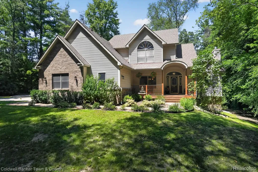 3217 Pineview Trail Genoa Township MI 48843