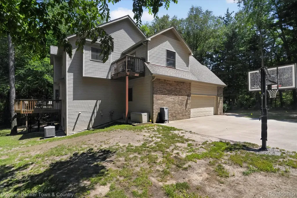 3217 Pineview Trail Genoa Township MI 48843