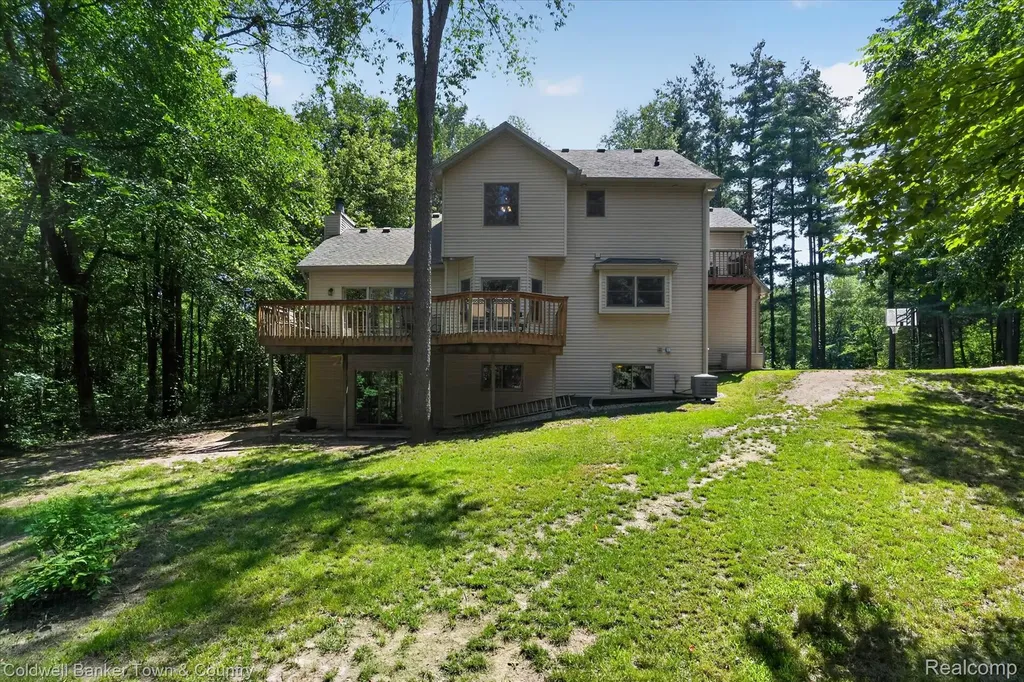3217 Pineview Trail Genoa Township MI 48843