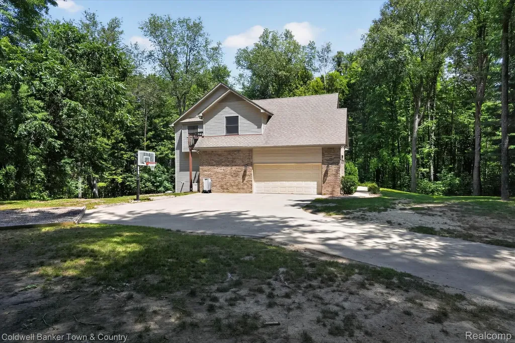 3217 Pineview Trail Genoa Township MI 48843