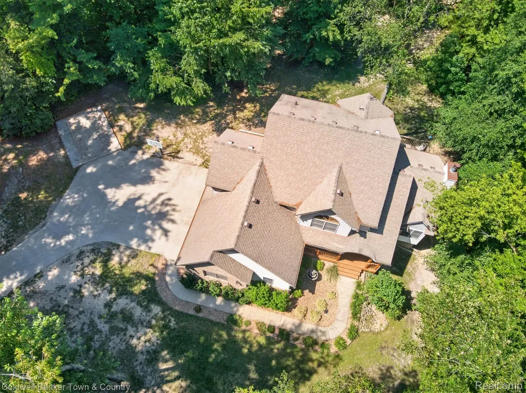 3217 Pineview Trail Genoa Township MI 48843