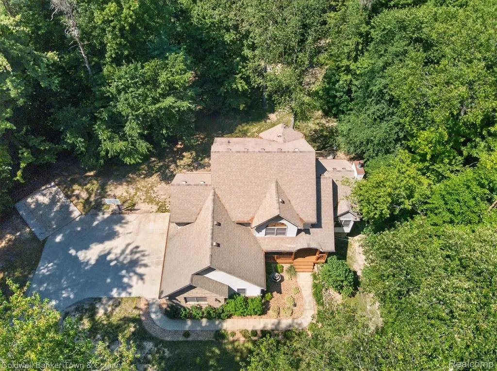 3217 Pineview Trail Genoa Township MI 48843