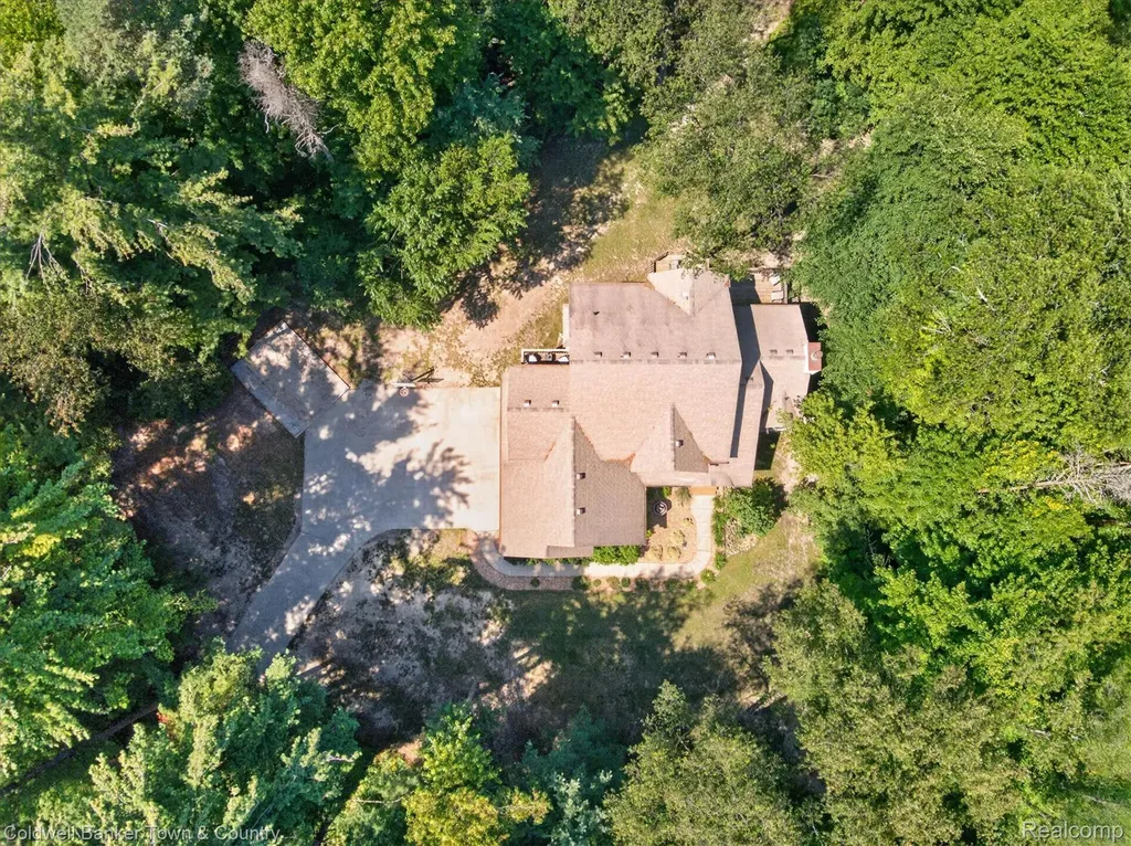3217 Pineview Trail Genoa Township MI 48843