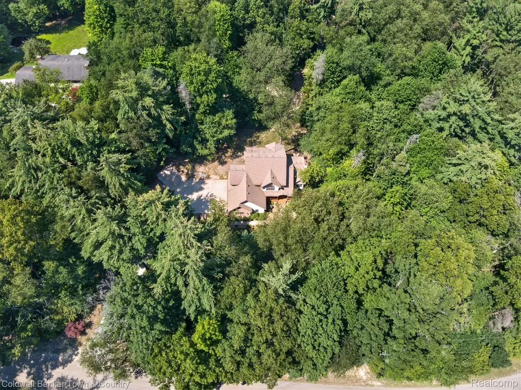 3217 Pineview Trail Genoa Township MI 48843