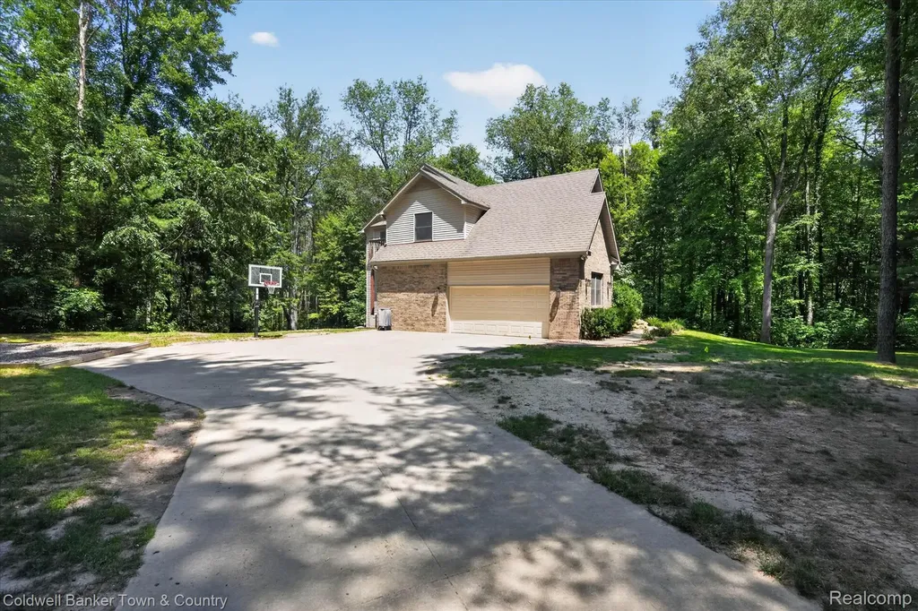3217 Pineview Trail Genoa Township MI 48843