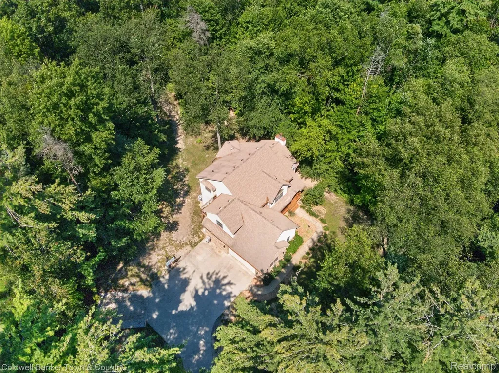 3217 Pineview Trail Genoa Township MI 48843