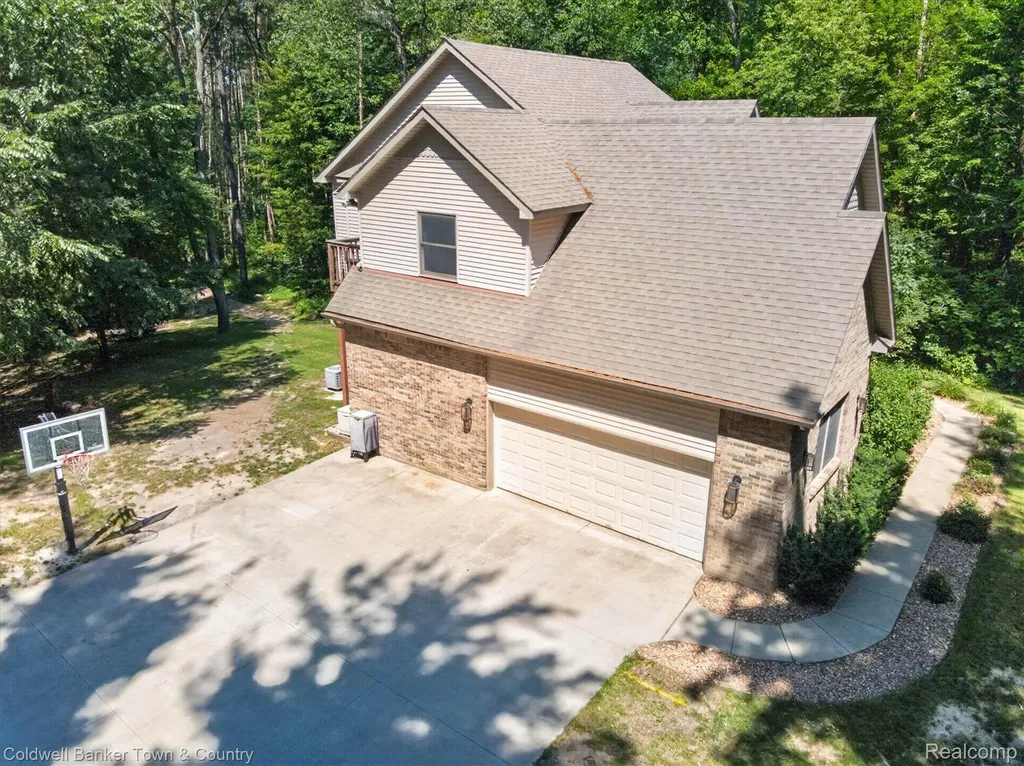 3217 Pineview Trail Genoa Township MI 48843
