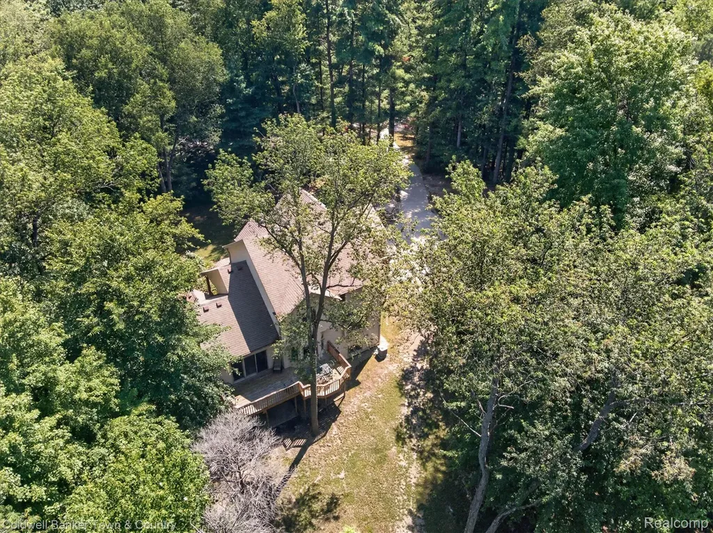 3217 Pineview Trail Genoa Township MI 48843