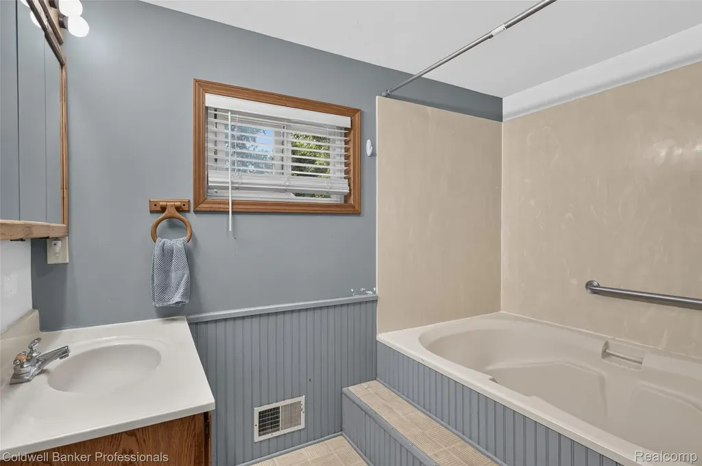7194 N Center Road Genesee Charter Township MI 48458