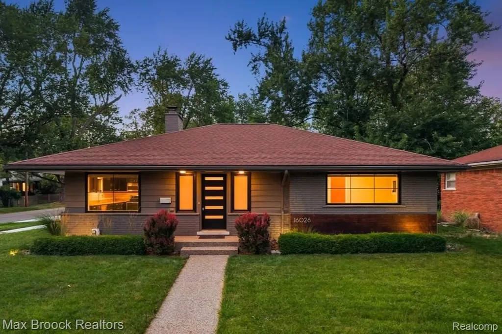 16026 Lauderdale Avenue Beverly Hills Village MI 48025