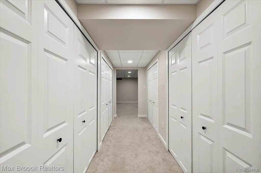 16026 Lauderdale Avenue Beverly Hills Village MI 48025