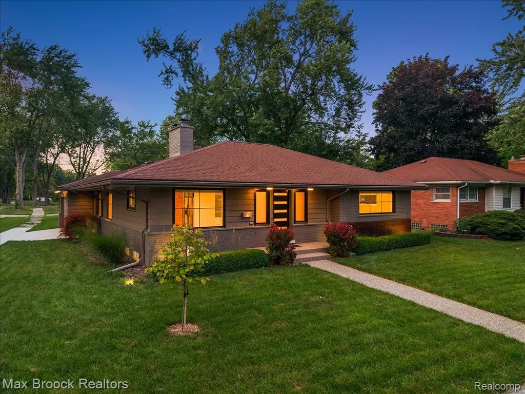 16026 Lauderdale Avenue Beverly Hills Village MI 48025