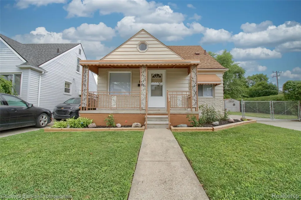 2210 University Avenue Lincoln Park City MI 48146