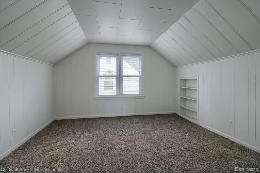 2210 University Avenue Lincoln Park City MI 48146