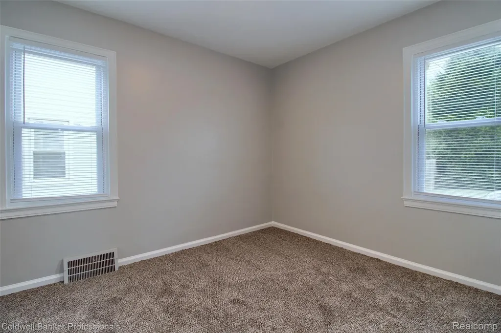 2210 University Avenue Lincoln Park City MI 48146