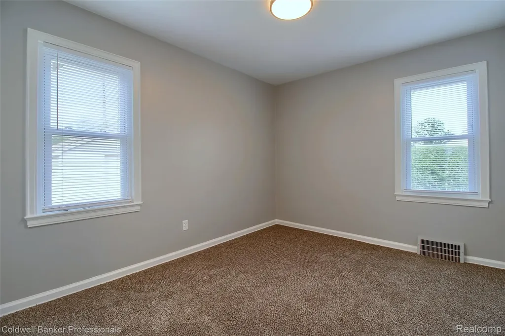 2210 University Avenue Lincoln Park City MI 48146