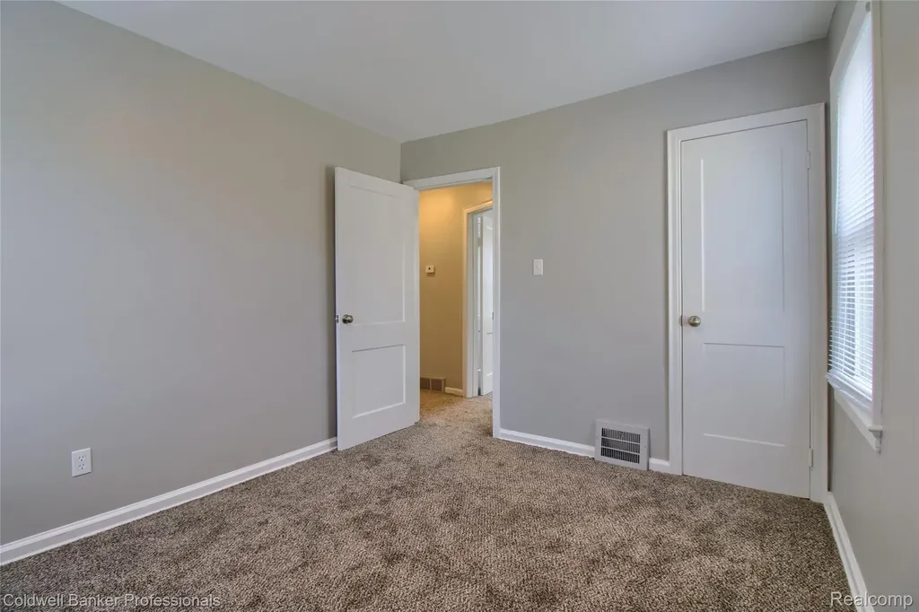 2210 University Avenue Lincoln Park City MI 48146