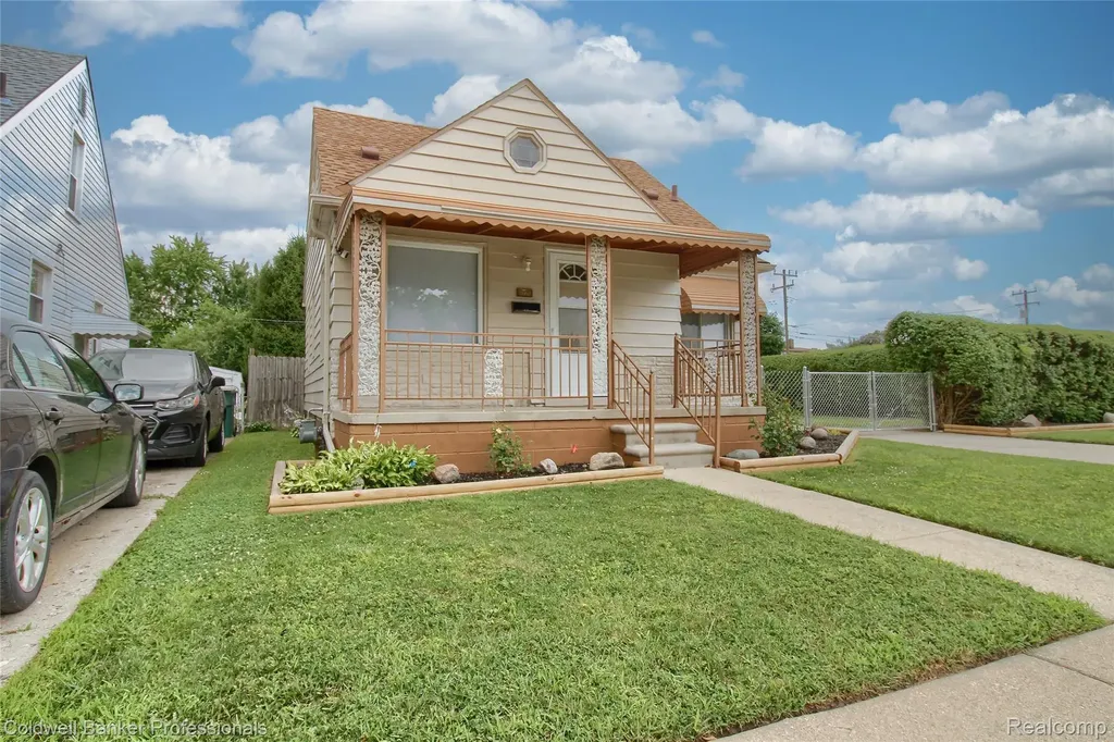 2210 University Avenue Lincoln Park City MI 48146