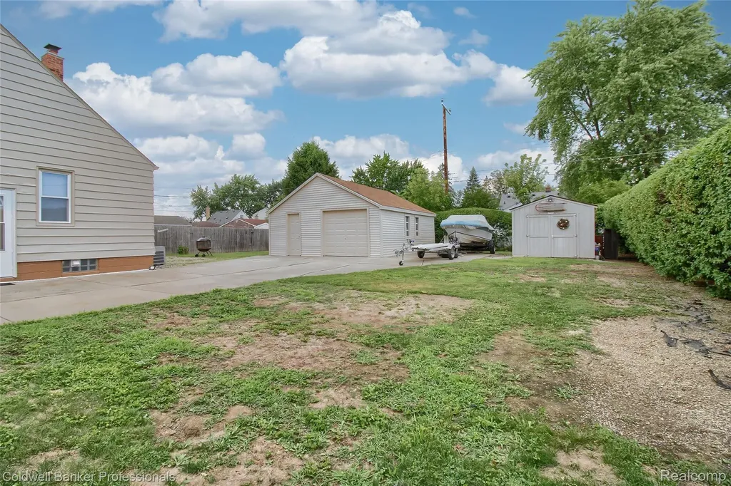 2210 University Avenue Lincoln Park City MI 48146
