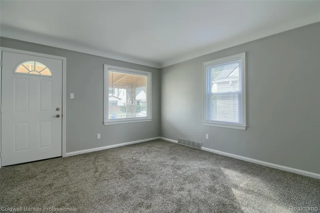 2210 University Avenue Lincoln Park City MI 48146
