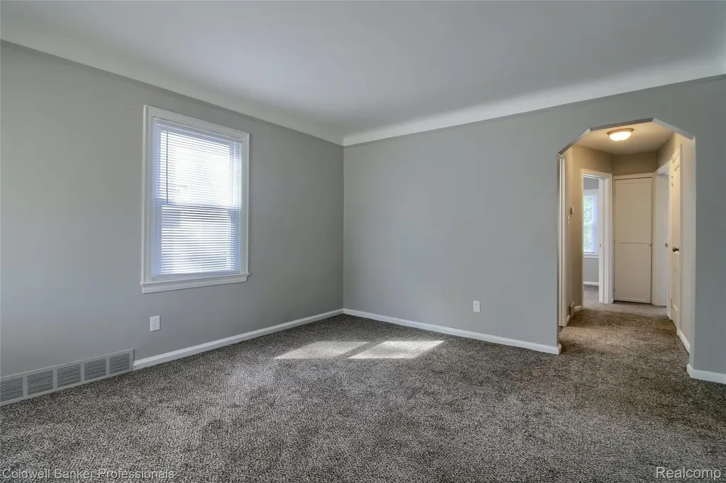 2210 University Avenue Lincoln Park City MI 48146