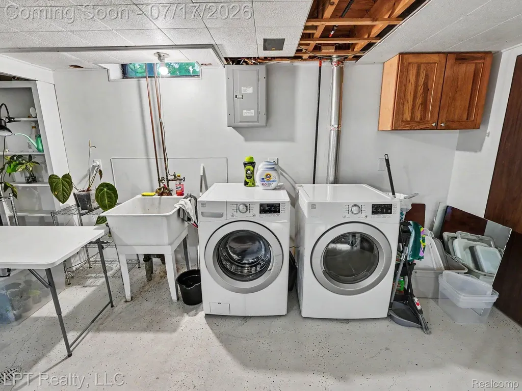 32205 John Hauk Street Garden City City MI 48135