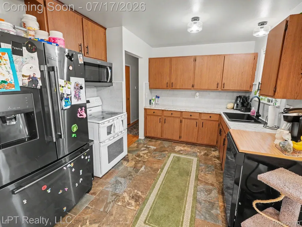 32205 John Hauk Street Garden City City MI 48135