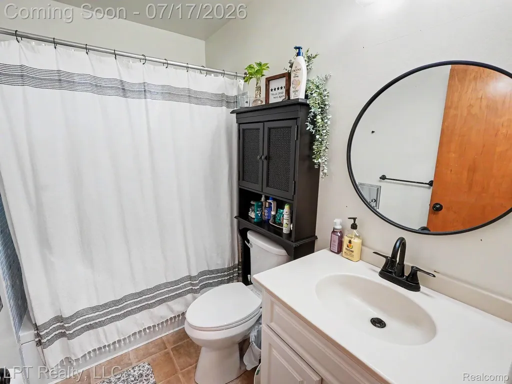 32205 John Hauk Street Garden City City MI 48135