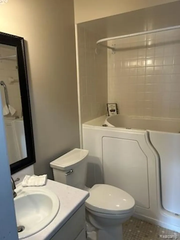 35138 N Bay Circle Harrison Charter Township MI 48045