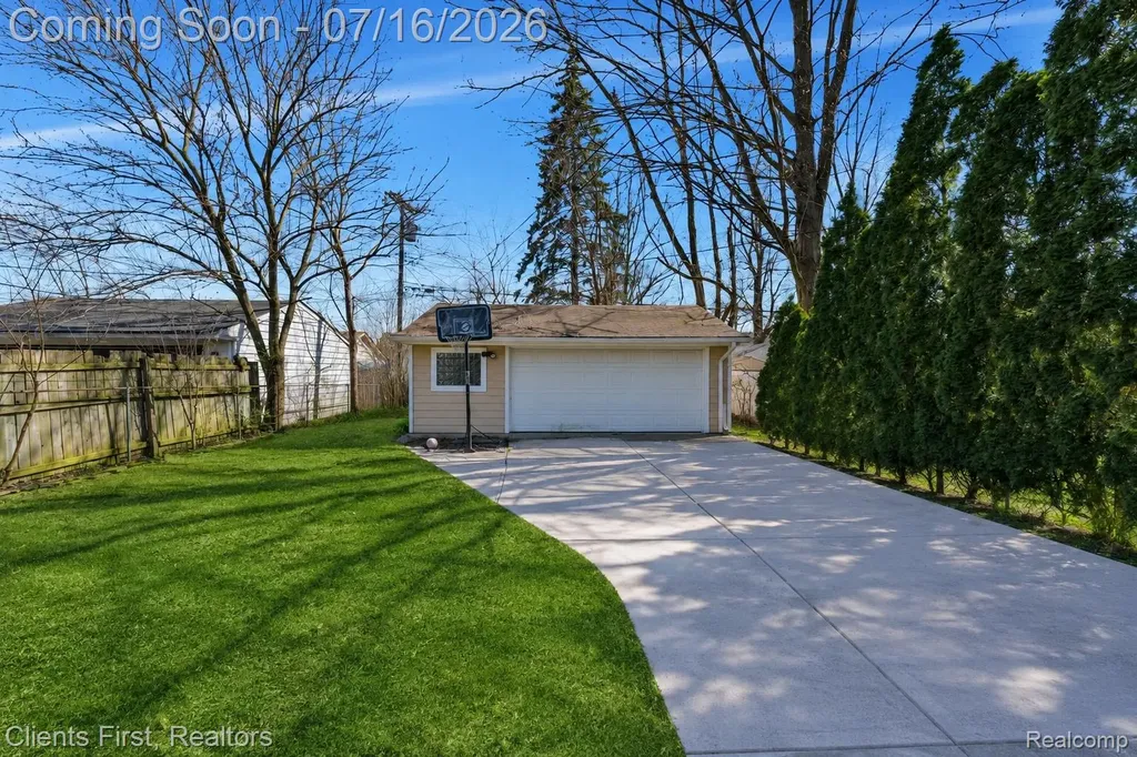 24047 Stanford Street Dearborn Heights City MI 48125