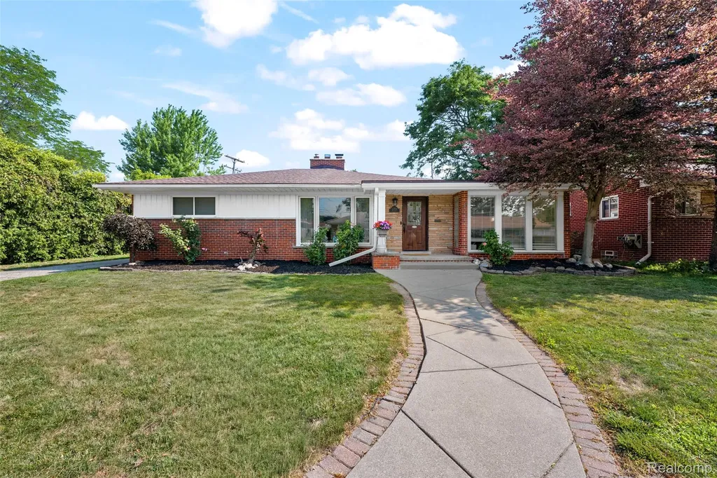23201 Norcrest Drive St. Clair Shores City MI 48080
