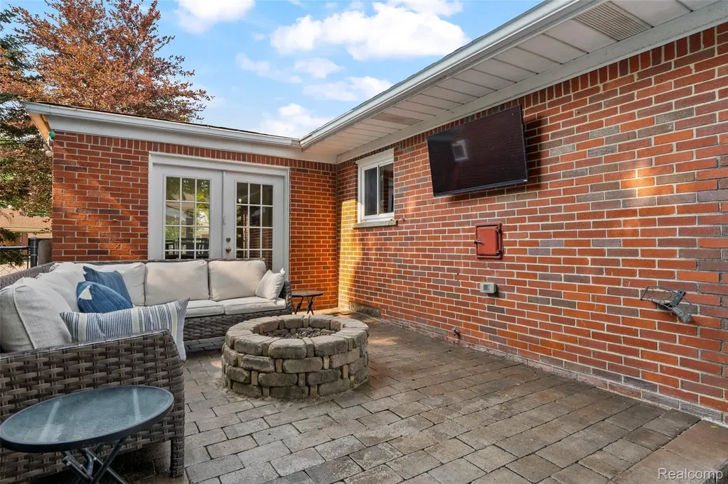 23201 Norcrest Drive St. Clair Shores City MI 48080