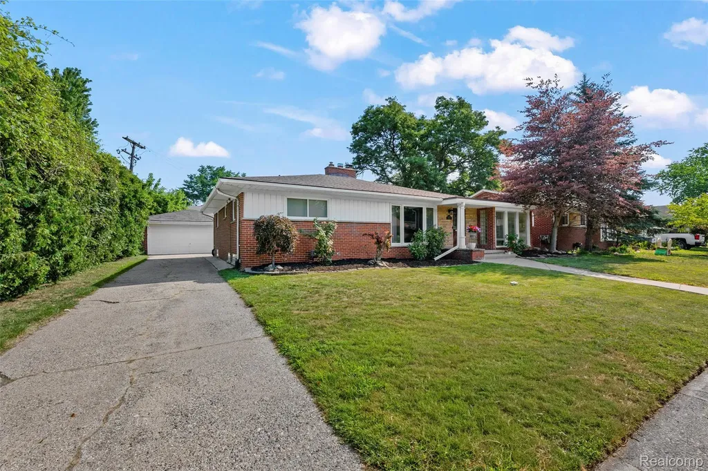 23201 Norcrest Drive St. Clair Shores City MI 48080