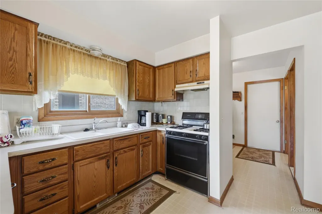 35654 Wellston Avenue Sterling Heights City MI 48312
