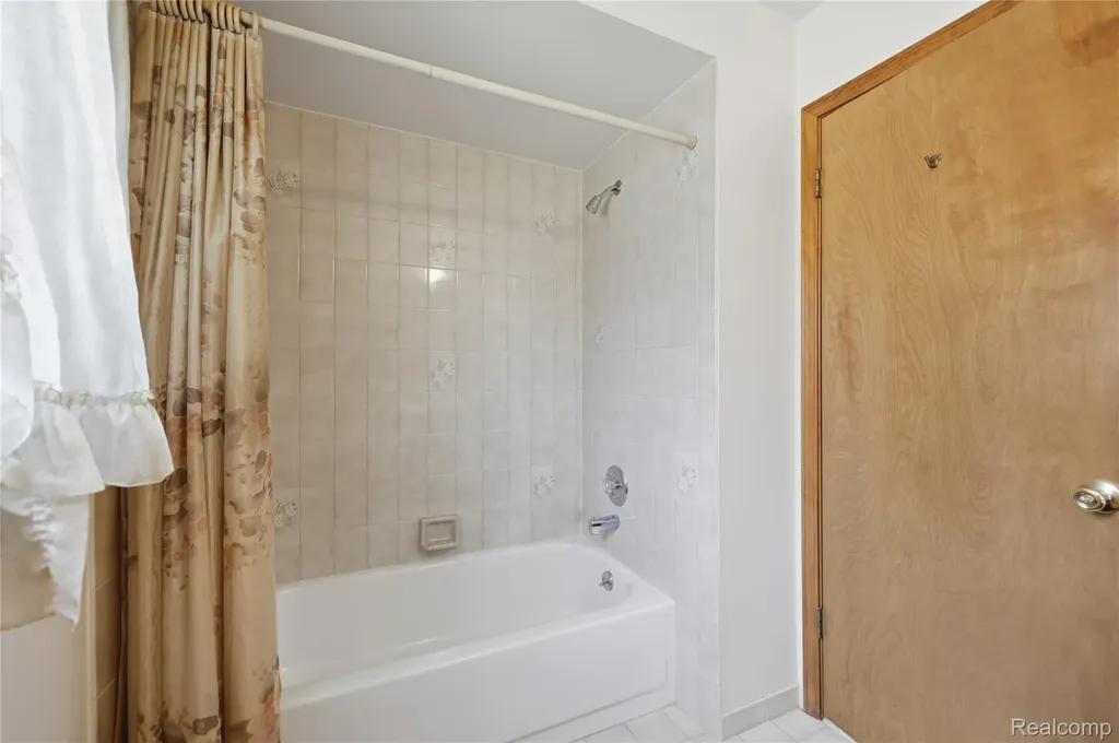 35654 Wellston Avenue Sterling Heights City MI 48312