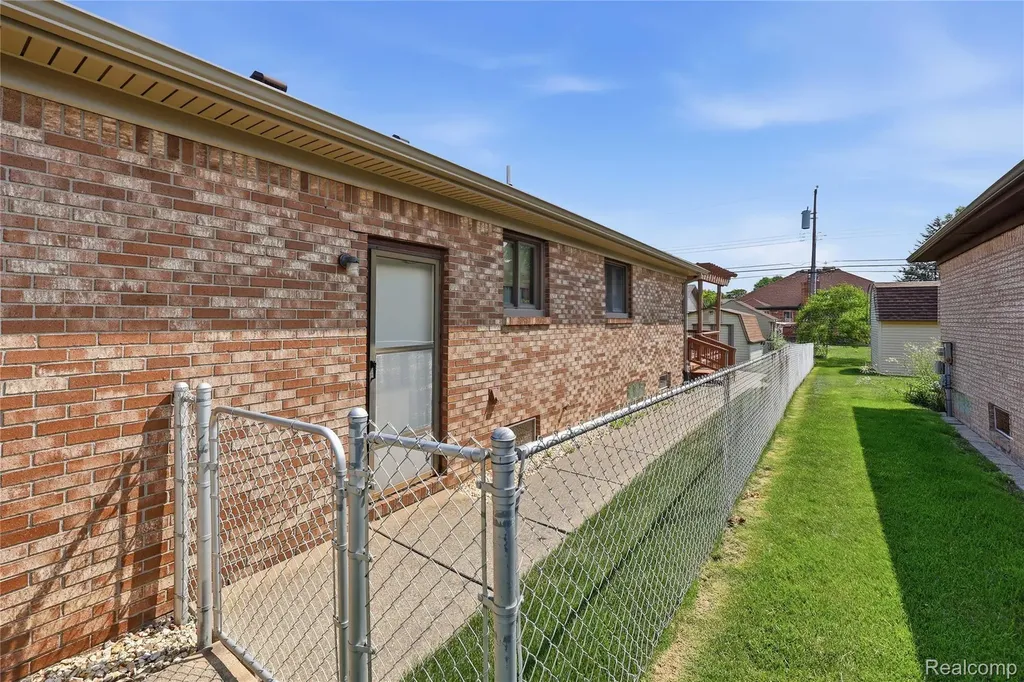 35654 Wellston Avenue Sterling Heights City MI 48312