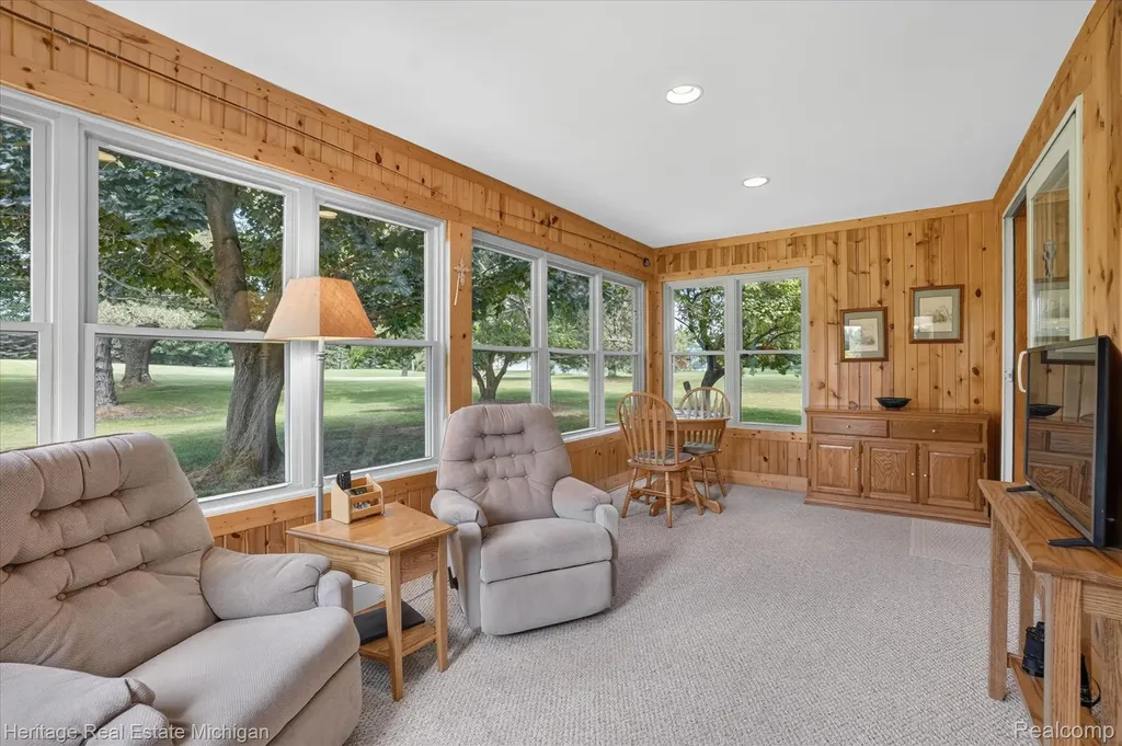 14038 Hogan Road Fenton Charter Township MI 48451