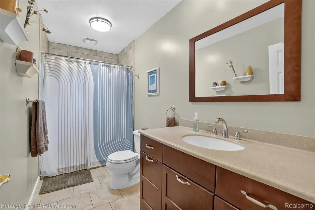 14038 Hogan Road Fenton Charter Township MI 48451