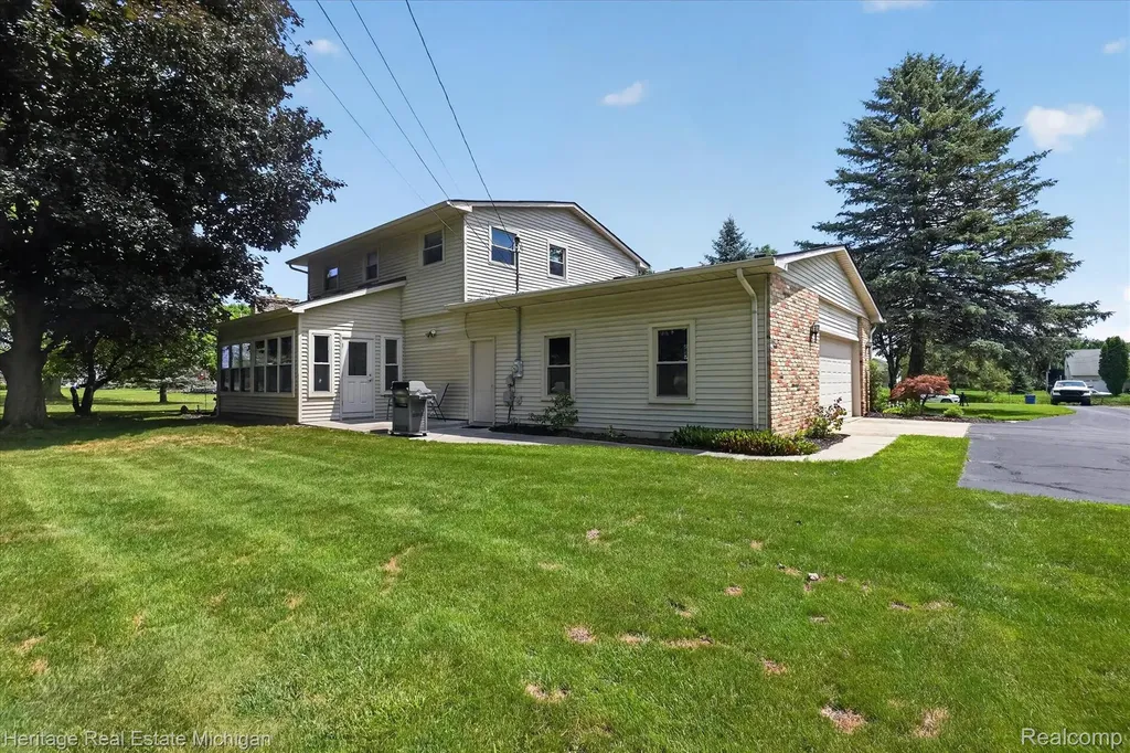 14038 Hogan Road Fenton Charter Township MI 48451
