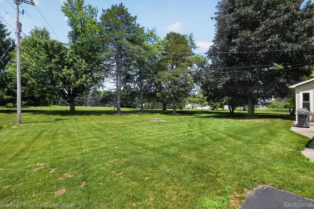 14038 Hogan Road Fenton Charter Township MI 48451