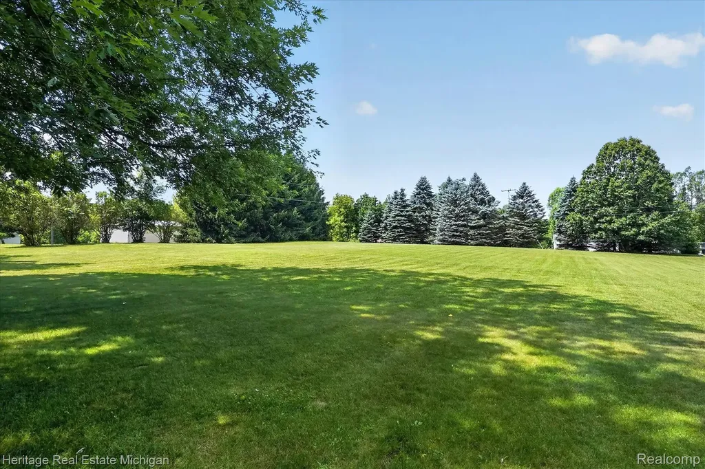 14038 Hogan Road Fenton Charter Township MI 48451