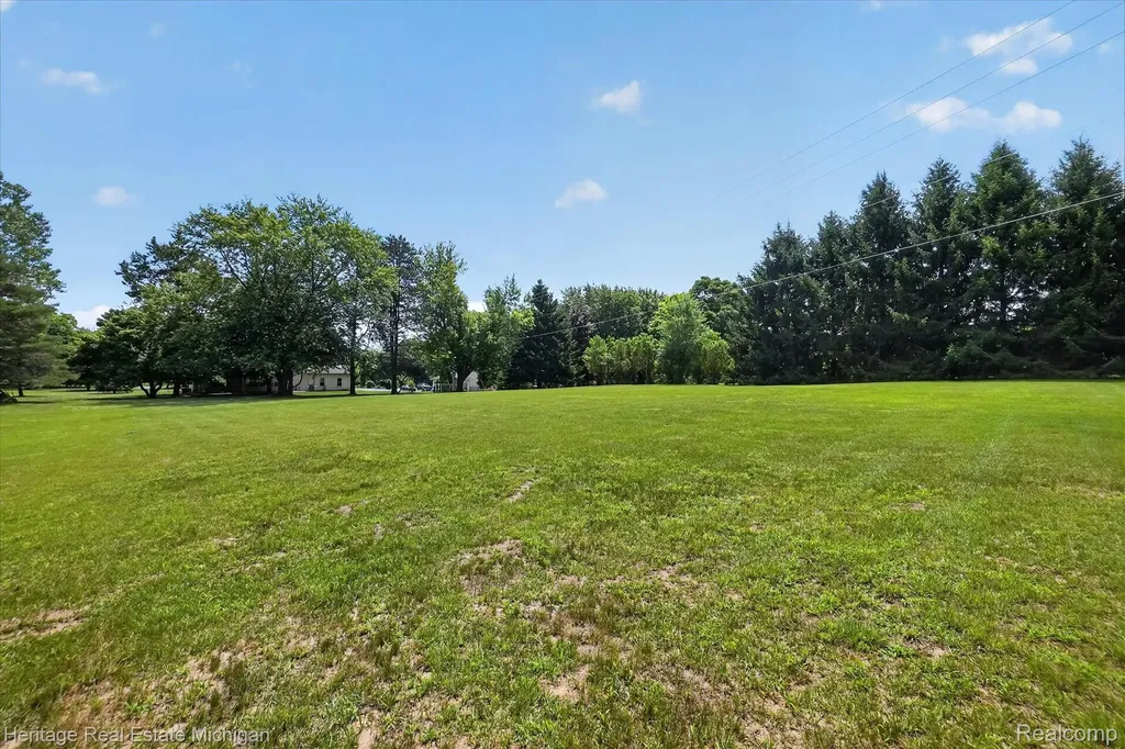 14038 Hogan Road Fenton Charter Township MI 48451