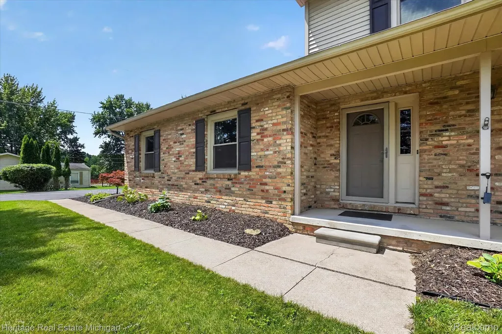 14038 Hogan Road Fenton Charter Township MI 48451