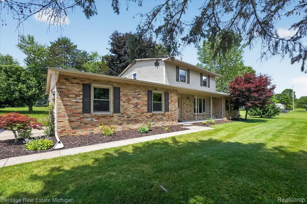 14038 Hogan Road Fenton Charter Township MI 48451
