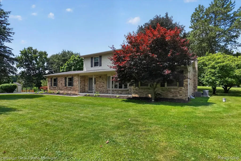 14038 Hogan Road Fenton Charter Township MI 48451