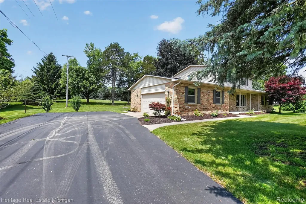 14038 Hogan Road Fenton Charter Township MI 48451