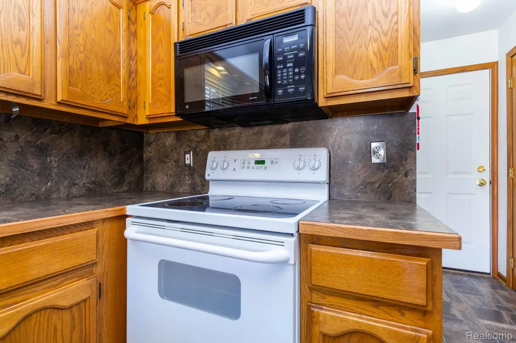 590 Saint John Street Wyandotte City MI 48192