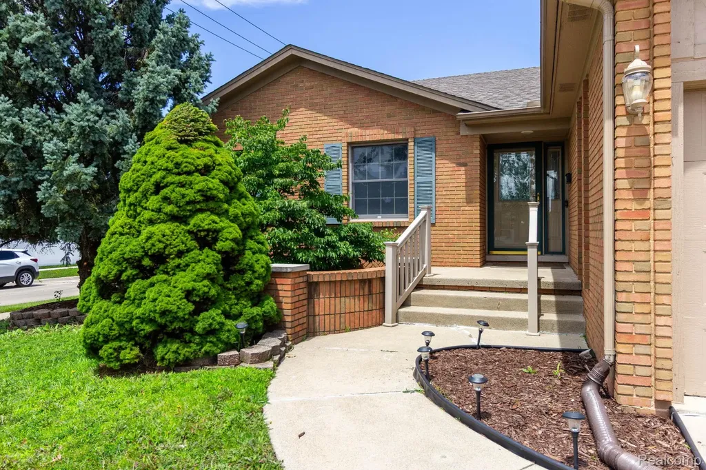 590 Saint John Street Wyandotte City MI 48192